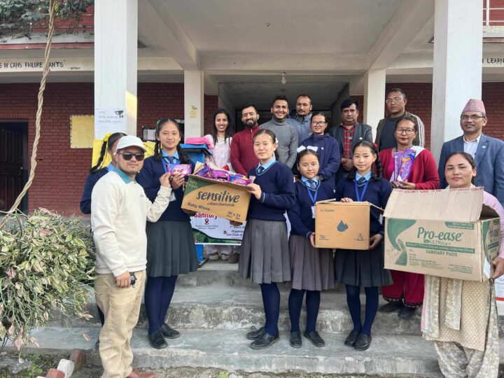 लियो क्लव तनहुँ द्वारा शुक्ला माविमा सेनेटरि प्याड वितरण: