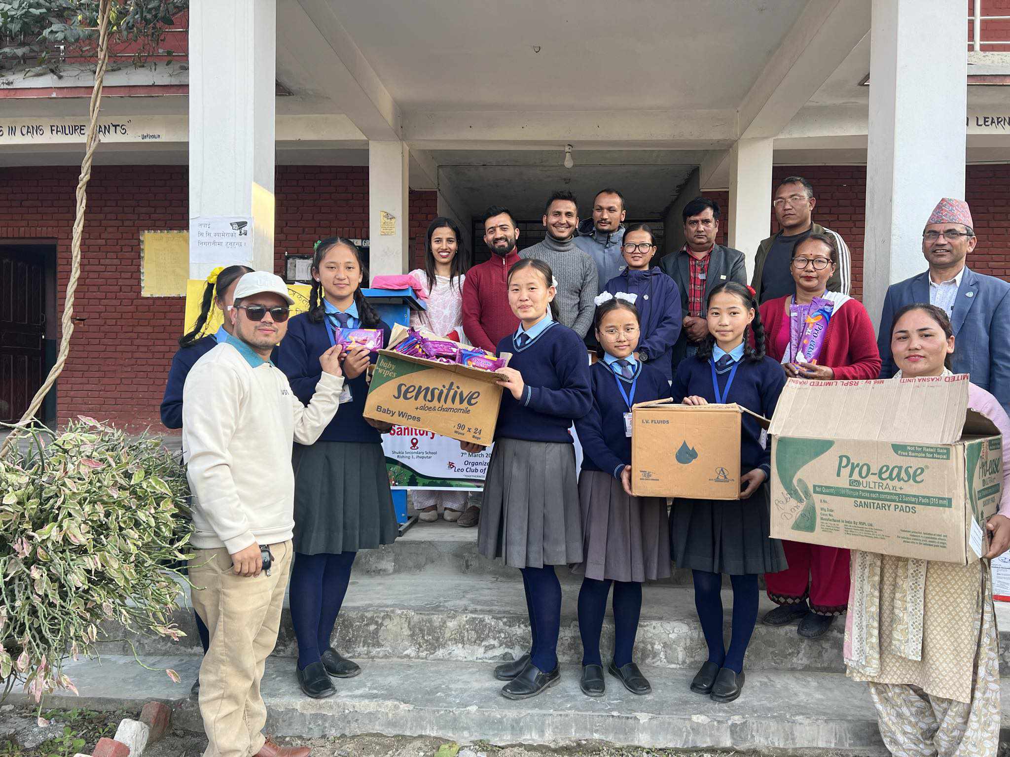 लियो क्लव तनहुँ द्वारा शुक्ला माविमा सेनेटरि प्याड वितरण: