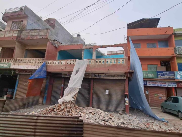 १५ दिनभित्र दमाैलीका घर भत्काउन व्यास नगरपालिकाकाे अनुरोध