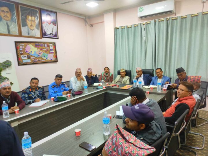 दमाैली बजारका घर तत्कालै भत्काइ बर्षात अगाडि नैं कालाेपत्रे गरिने: