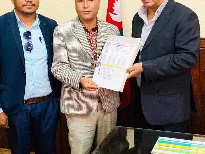 मेयर त्रिपाठी द्वारा विभिन्न याेजना पेश सहित मन्त्री मनाङेलाइ बधाई: