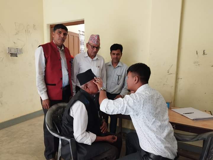 म्याग्दे ३ मा भएको आँखा शिविरमा २१ जनामा माेति विन्दु देखियो