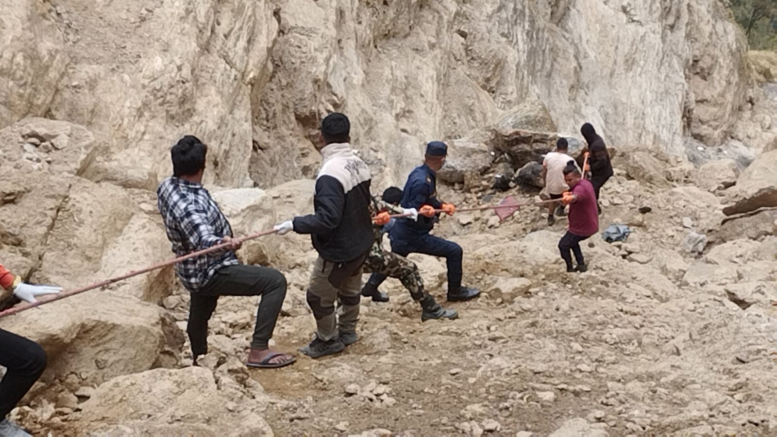 जिप दुर्घटनामा चालकको घटनास्थलमै मृत्युतनहुँ, चैत्र २३ गते: