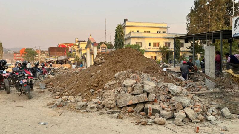 पृथ्वीराजमार्गमा प्रहरीले कम्पाउण्ड सार्दा ३१ घर भने सम्पर्कविहीन: