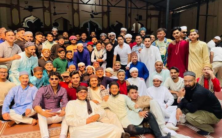 नुरी हन्फी जामे मस्जिद दमाैलीमा इदकाे शुभकामना आदानप्रदान: