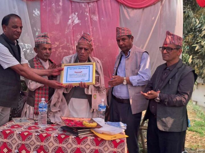 महाकाव्य लेखनका लागि साहित्यिक संकल्प र अनुष्ठान