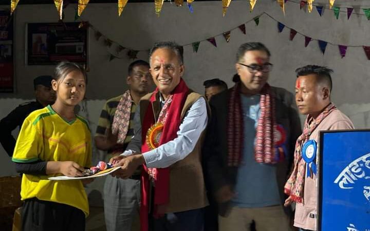 देवघाटमा भएको भलिबलको उपाधी मालपुर र ढाेडेनी युवा क्लबलाई