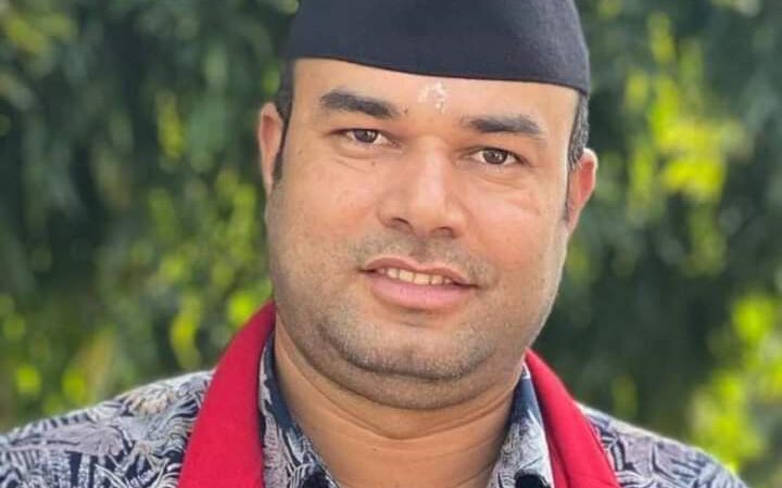 नेता पाैडेलले बिद्यालयलाइ १ लाख ५० हजार बराबरको पुस्तकालय र्याक दिने