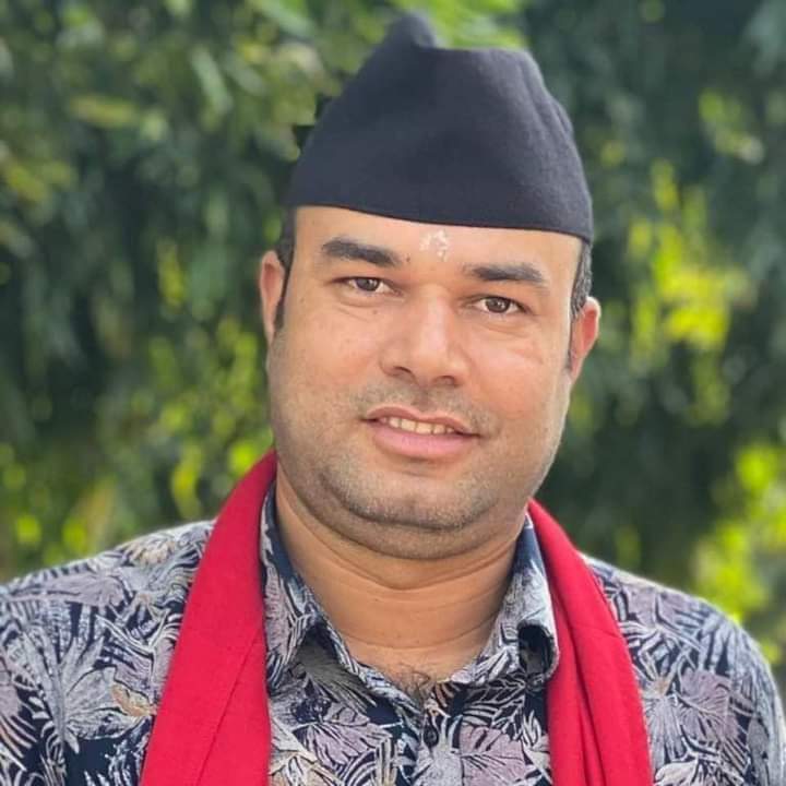 नेता पाैडेलले बिद्यालयलाइ १ लाख ५० हजार बराबरको पुस्तकालय र्याक दिने