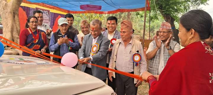 गजाैंडे स्वास्थ्य चाैकिलाइ एम्बुलेन्स हस्तान्तरण