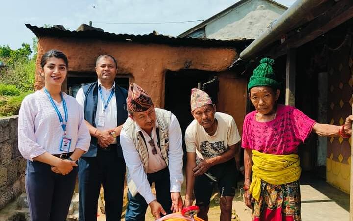 म्याग्देका कृषकलाई पावर  स्प्रे मेसिन वितरण