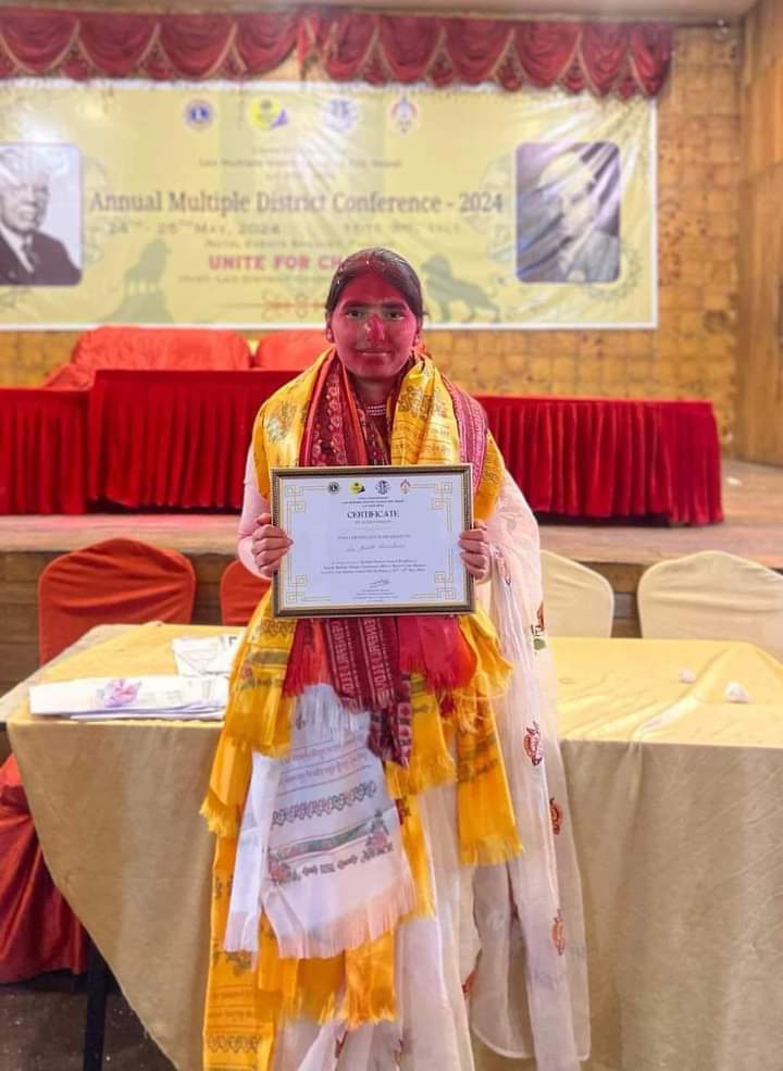 लियो बहुजिल्ला परिषद ३२५को  पहिलो महिला अध्यक्ष लामिछाने