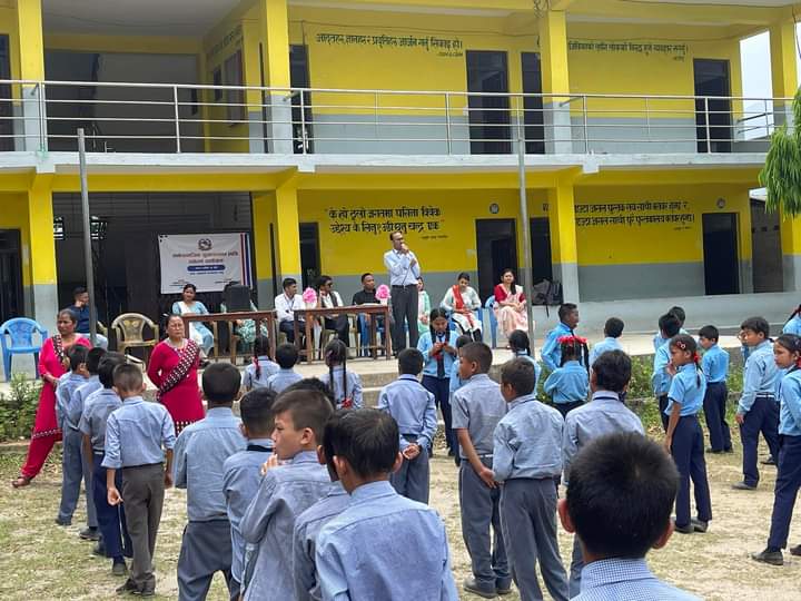 सामाजिक बिकास कार्यालयकाे आयाेजनामा बिद्यार्थीहरूलाइ सचेतना कार्यक्रम