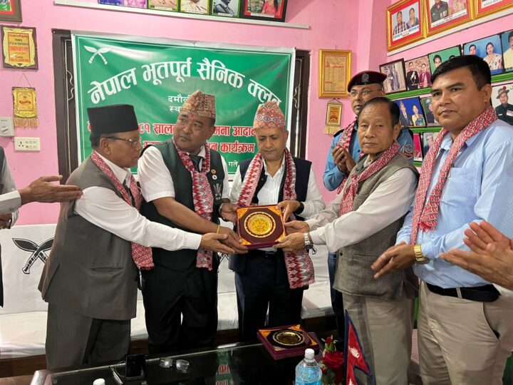 भूपू सैनिक क्लव द्वारा प्रजिअ गाैतम र प्रहरी प्रमुखलाई स्वागत