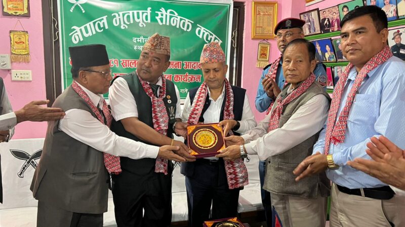 भूपू सैनिक क्लव द्वारा प्रजिअ गाैतम र प्रहरी प्रमुखलाई स्वागत
