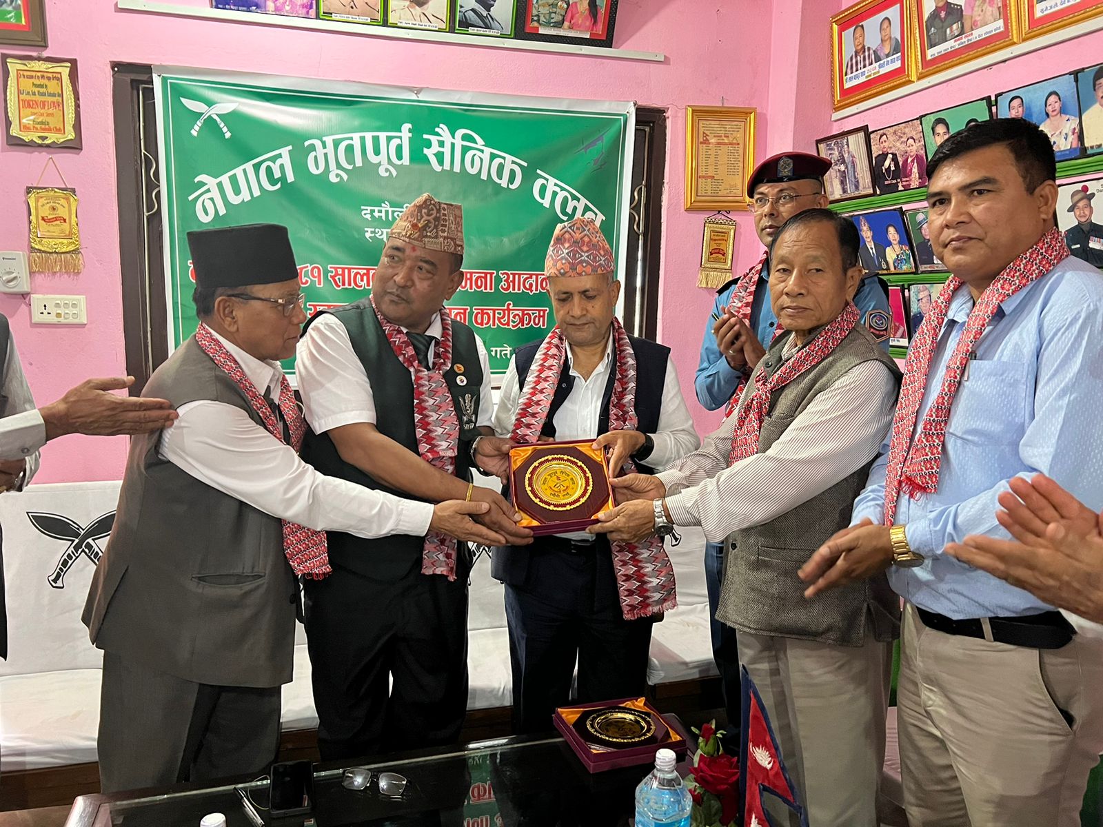 भूपू सैनिक क्लव द्वारा प्रजिअ गाैतम र प्रहरी प्रमुखलाई स्वागत