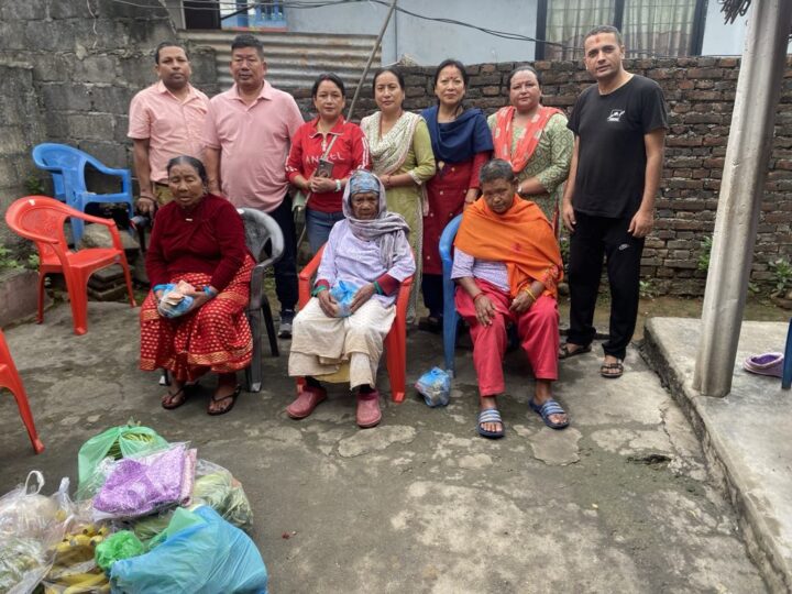 मातातीर्थ औँसीमा छोराछोरी भेट्न नआउँदा आमाहरुकाे आँखामा आशु