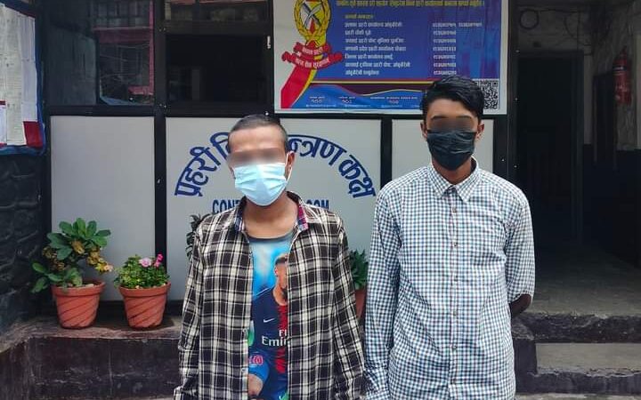 लागु औषध सहित भानुका दुई युवा पक्राउ