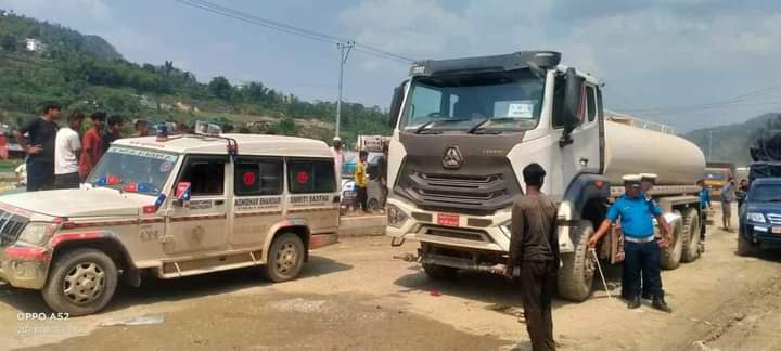 ट्याङ्करले माेटरसाइकललाइ ठक्कर दिँदा कैनिकाे मृत्यु