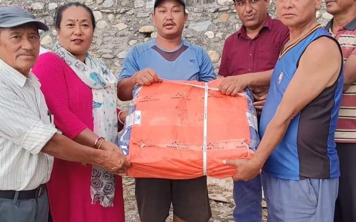 बन्दीपुर गाउँपालिकाले गर्याे राहत वितरण