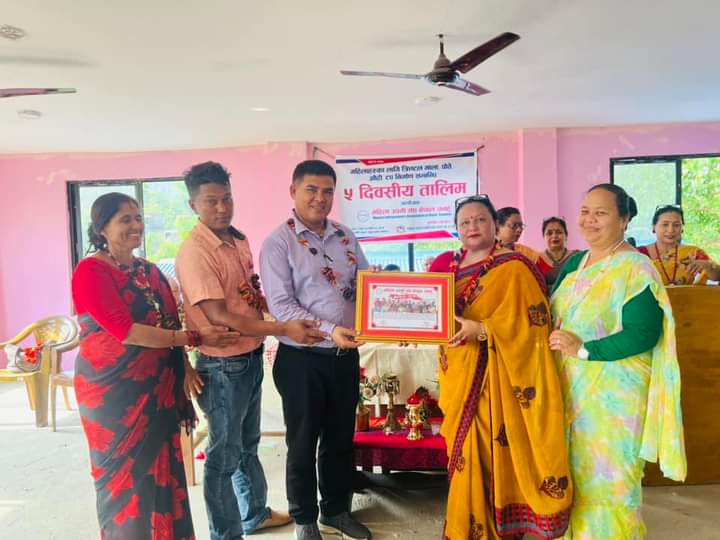 महिलाको लागि ५ दिने कृष्टल माला , पाेते , टप र औठि बनाउने तालिम सम्पन्न