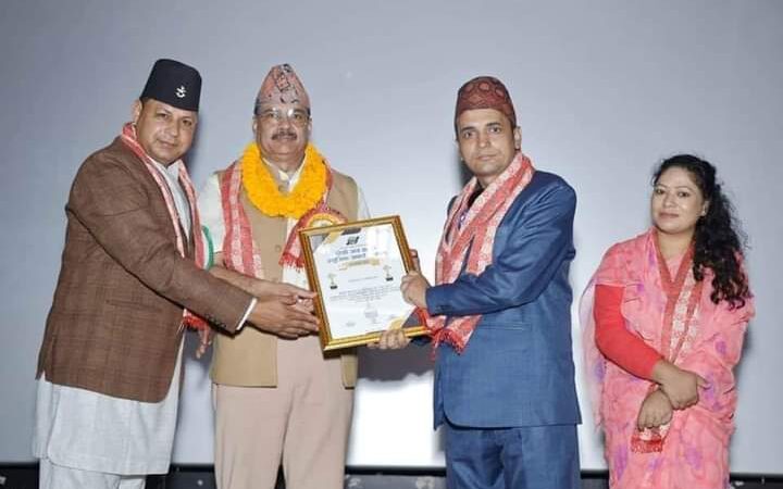 तनहुँ प्रेस डटकमका सम्पादक नहर्की मोफसल पत्रकारिता पुरस्कारबाट सम्मानित