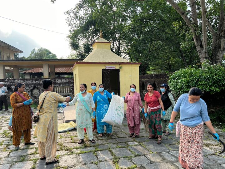 म्याग्दे दमाैली समाज द्वारा पञ्चमन्दिर क्षेत्रमा सरसफाइ