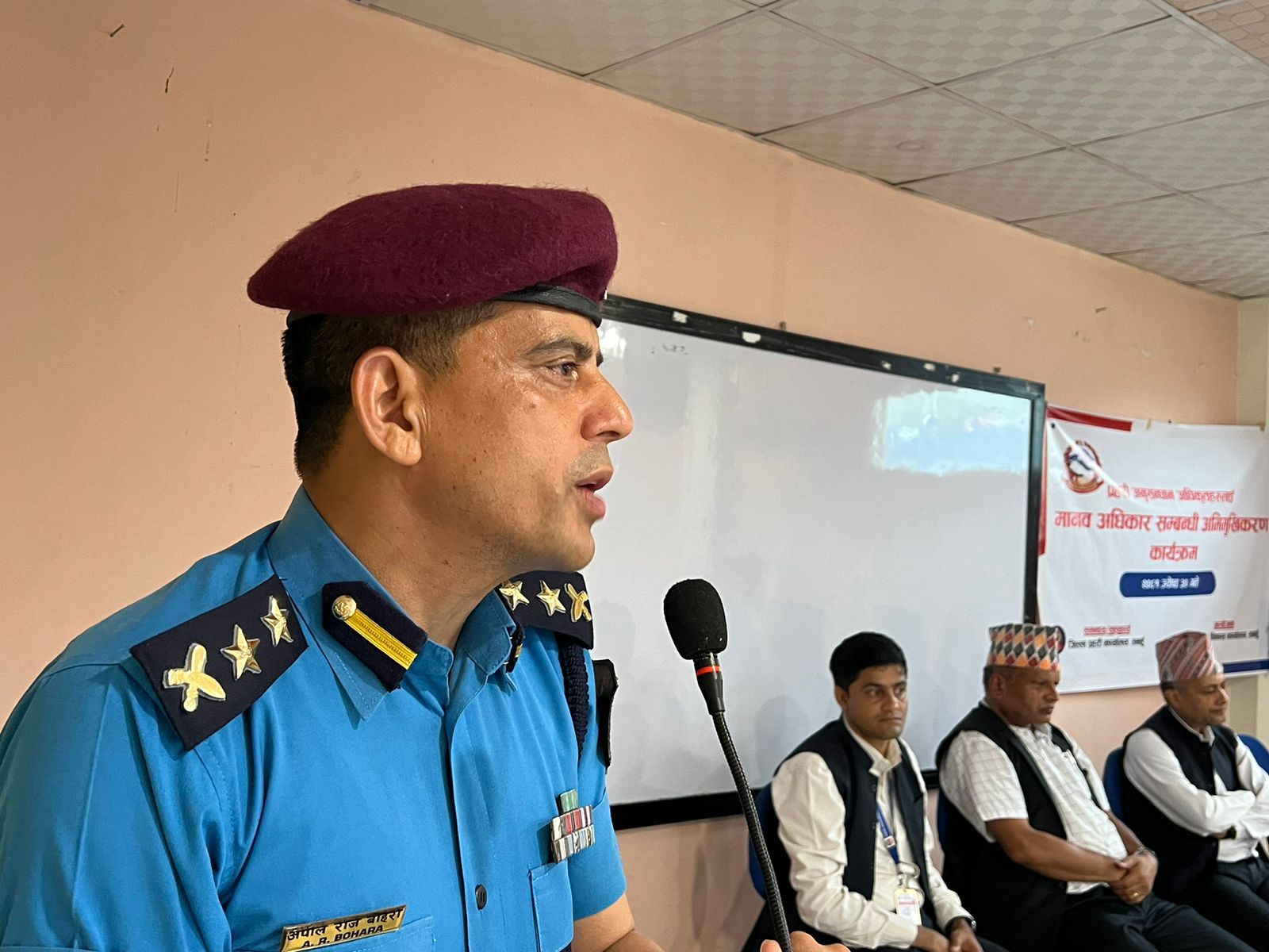 तनहुँमा एसपी बाेहरा आए देखि जिल्लाको सुरक्षा व्यवस्था कडा