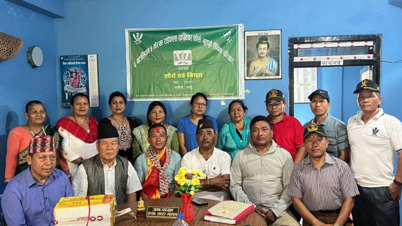 ६/५ जियर ( f f ) भूपू पल्टन द्वारा सुवेदार मेजर गुरूङलाई सम्मान