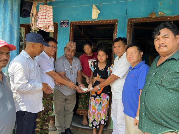 एपेन्डिक्स बिरामी सलिनालाइ भूपू सैनिक क्लवको १३ हजार सहयोग