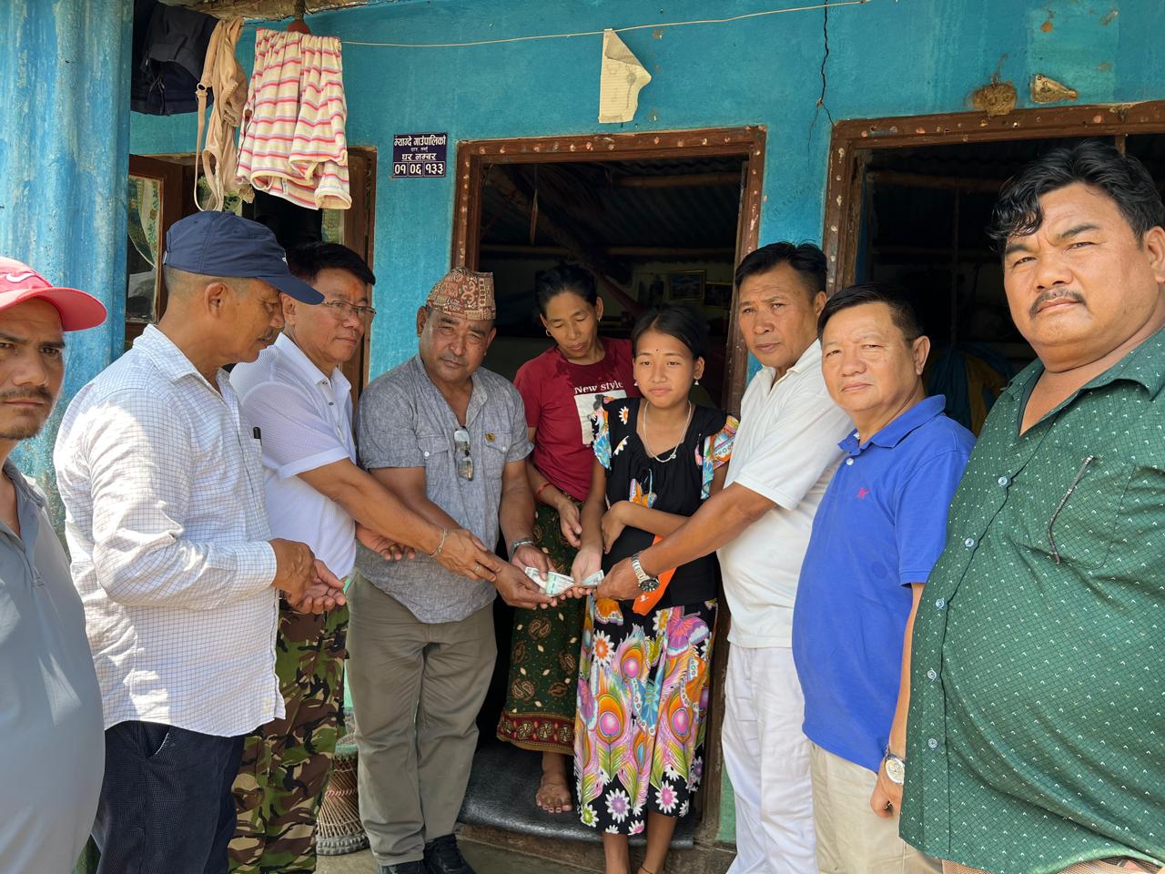 एपेन्डिक्स बिरामी सलिनालाइ भूपू सैनिक क्लवको १३ हजार सहयोग