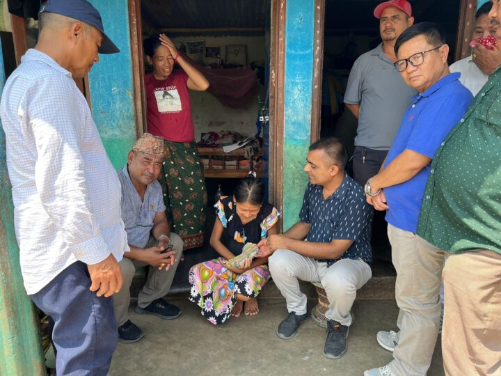 सलिनाकाे उपचारको लागि ४ लाख सहयोग संकलन