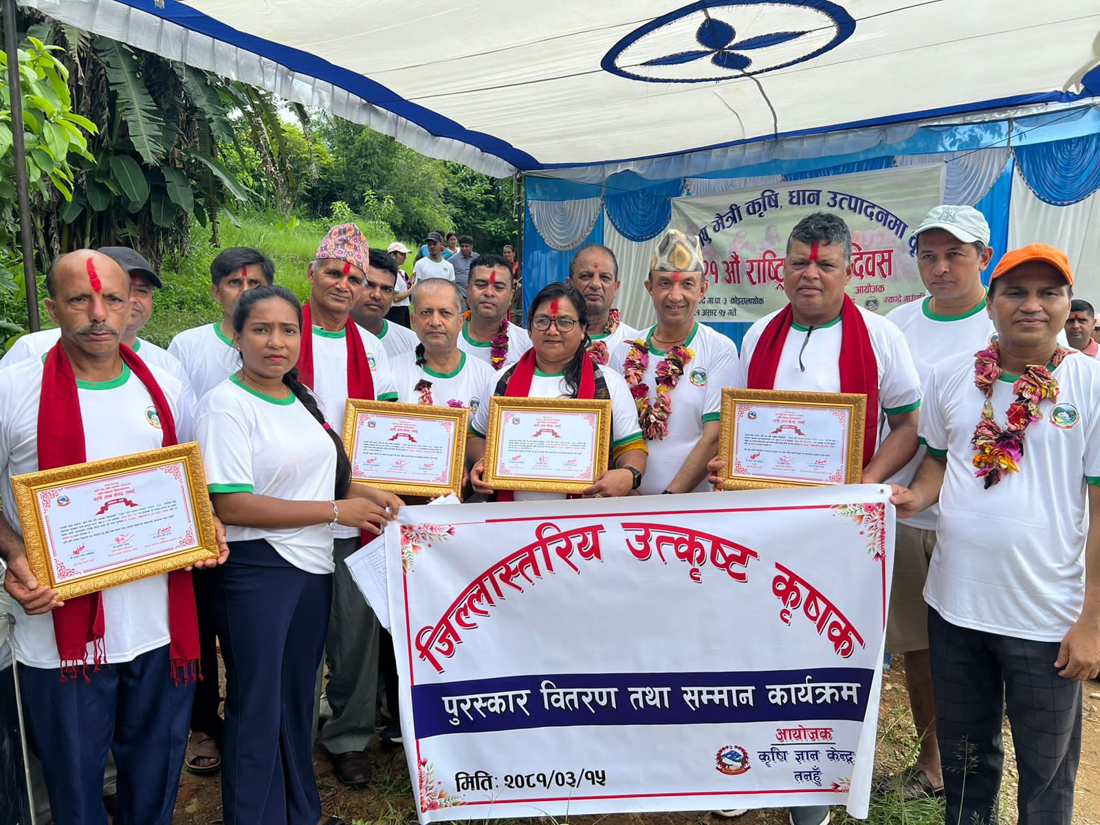 धान दिवसमा तनहुँका  चार उत्कृष्ट कृषक सम्मानित