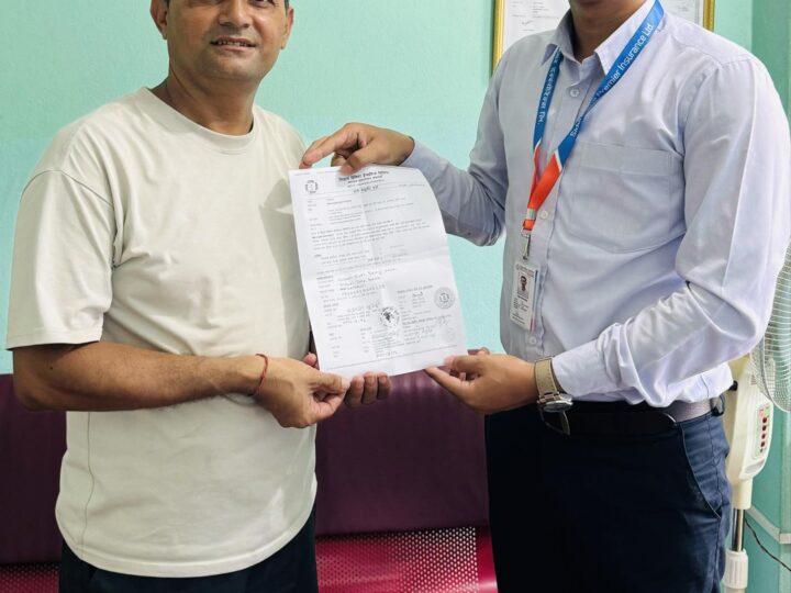 आगलागी पीडितलाई सिद्धार्थ प्रिमियर इन्स्योरेन्सद्वारा बीमा रकम हस्तान्तरण
