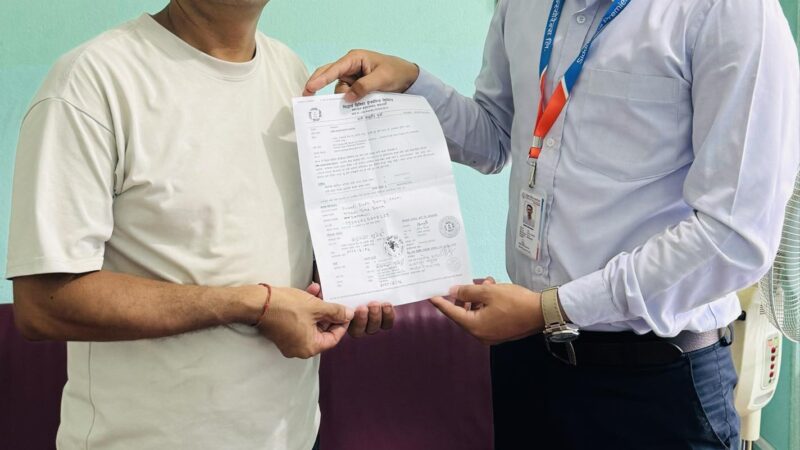 आगलागी पीडितलाई सिद्धार्थ प्रिमियर इन्स्योरेन्सद्वारा बीमा रकम हस्तान्तरण