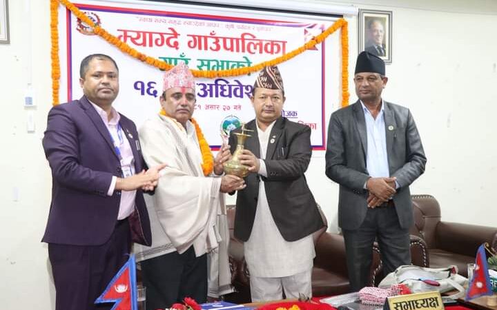 खनालकाे बिदाइमा जनप्रतिनिधि र कर्मचारी भावविह्वल