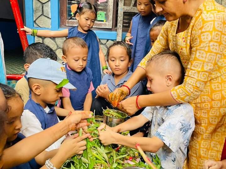 बालबालिकालाई संस्कार र संस्कृति सिकाउँदै आइसाेगाइ
