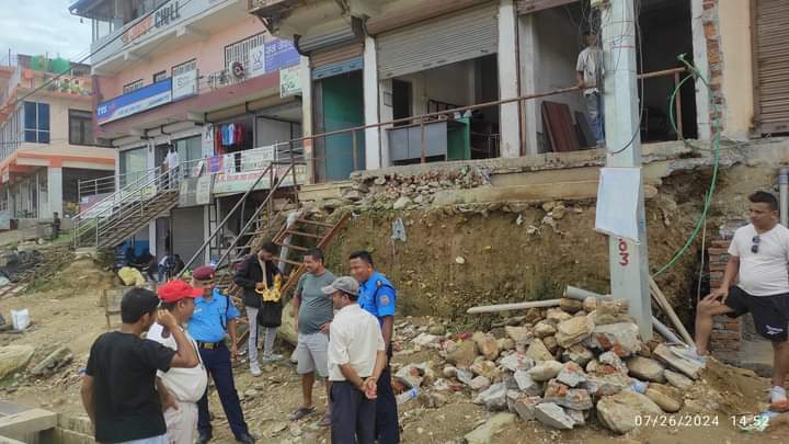 डुम्रेमा सडक मापदण्ड भित्रका घर टहरा नहटाउनेलाइ पालिकाले सेवा नदिने