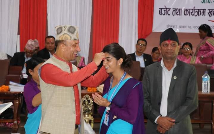 म्याग्दे गाउँपालिकाले गर्याे उत्कृष्ट ५ कर्मचारीलाई सम्मान