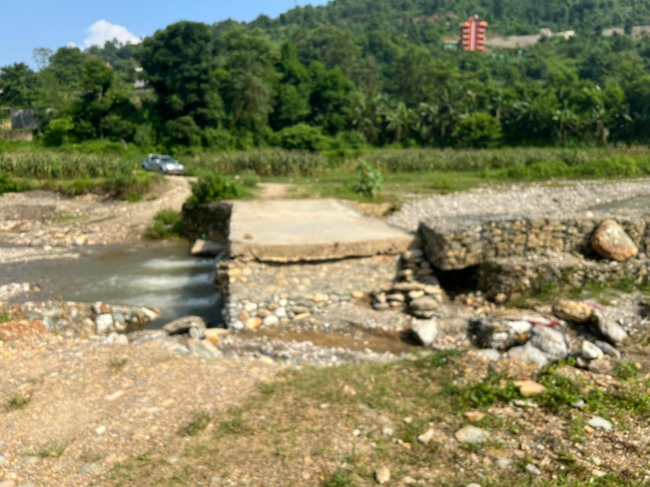 बाढीले कजवे बगाउँदा बाख्रेका दुई सय घर यातायात बाट बिच्छेद
