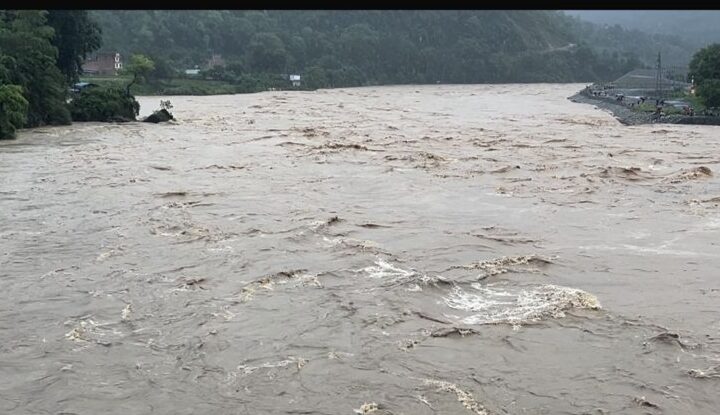 छाब्दि दाेभानमा एक पुरूषकाे शव पानीमा तैरिएकाे अवस्थामा फेला