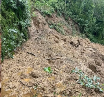 पहिरोले पुरिएर एकैघरका सात जनाको मृत्युु