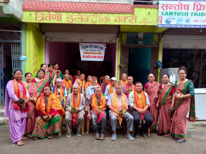 गुरुपूर्णिमाको अवसरमा सिर्जना टोल आमा समूहद्वारा जेष्ठ नागरिकहरू सम्मानित