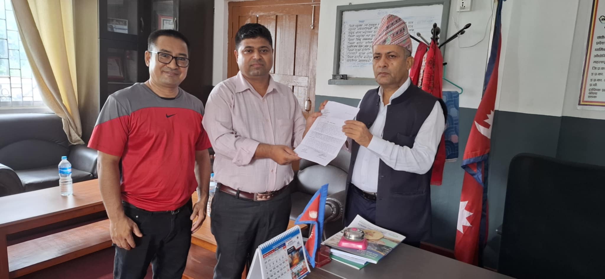 रोम बिधान अनुमोदनको लागि प्रधानमन्त्रीलाई ज्ञापनपत्र