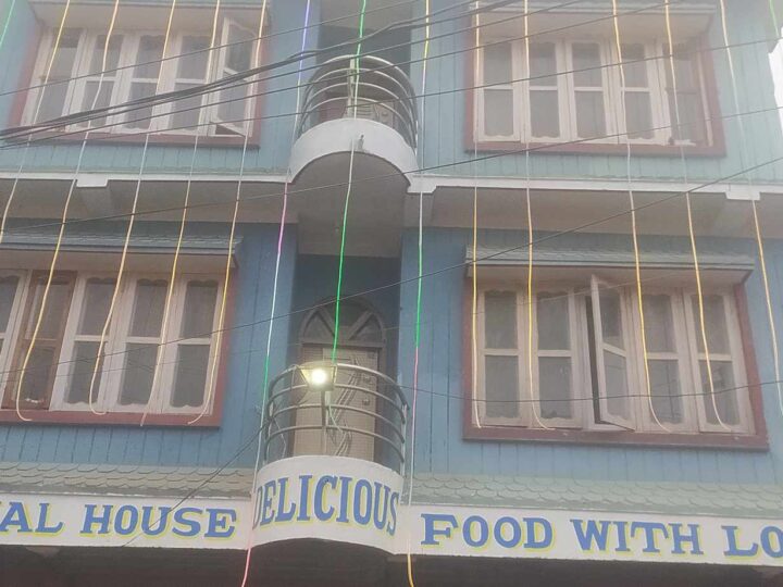 तनहुँमा छयालीस सय शिक्षक आउँदा हाेटल भरिभराउ