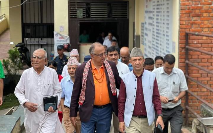 सांसद भण्डारीद्धारा दमौली अस्पतालको निरिक्षण,ल्याबका सामाग्री हस्तान्तरण