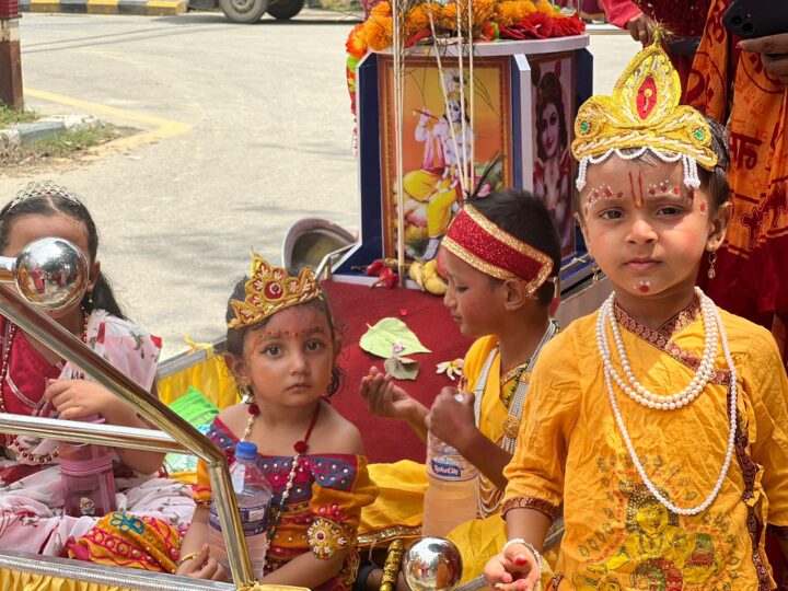 भगवान श्रीकृष्णको जन्मोत्सवमा दमाैली बजारमा रथ यात्रा