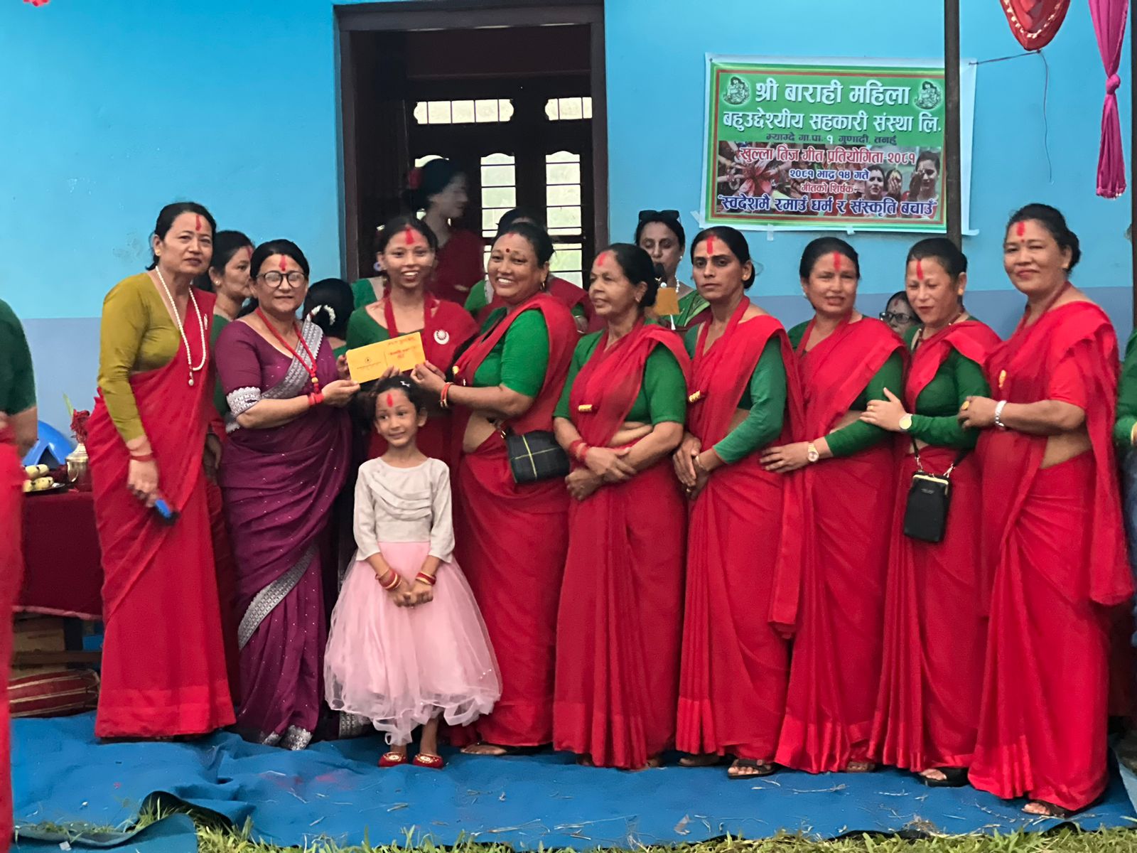 गुणादीमा भएको तीज गीत प्रतियोगितामा शिवसक्ति आमा समूह बडहरे प्रथम