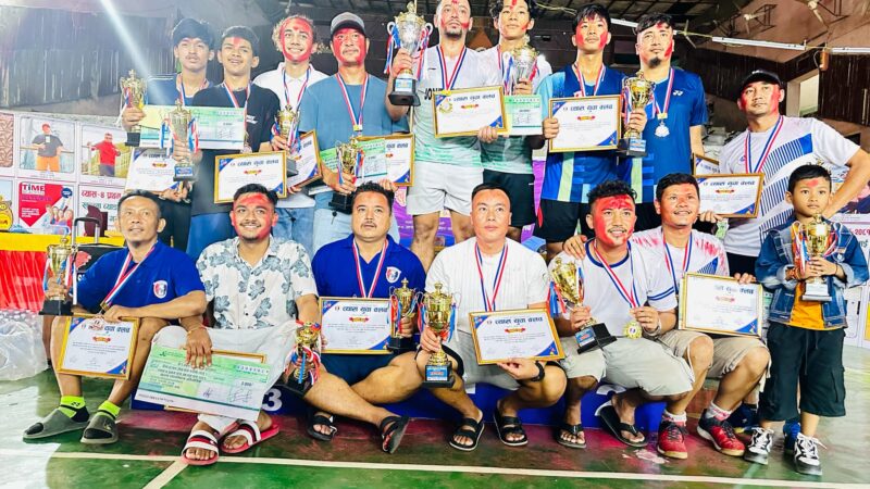 प्रथम वडा अध्यक्ष कप ब्याडमिन्टनमा झापुटारका सविर सारु र अमर थापा प्रथम