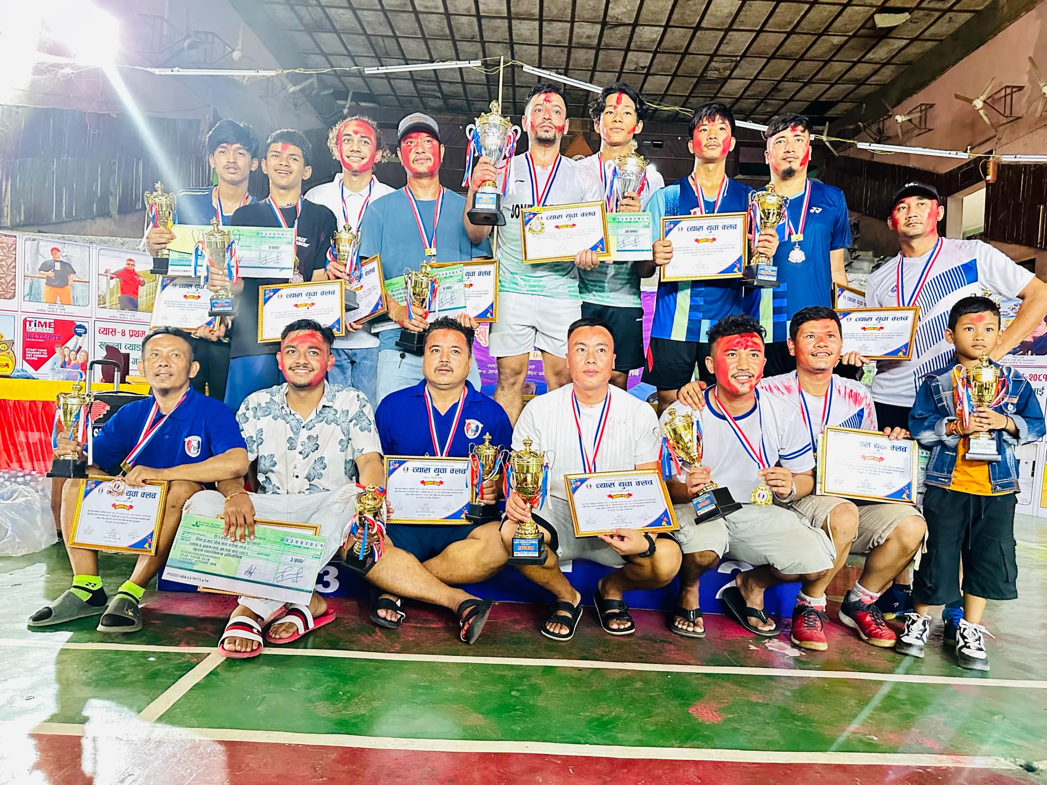 प्रथम वडा अध्यक्ष कप ब्याडमिन्टनमा झापुटारका सविर सारु र अमर थापा प्रथम